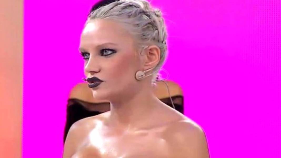 İşte Benim Stilim yarışmasıyla tanınmıştı... Ayşenur Balcı'nın son halini görenler şok oluyor! Yaptırmadığı yeri kalmamış 4